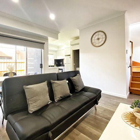 Villa Quiet Cozy Townhouse 6 Mins To Airport And Shoping Mail Melbourne Esterno foto