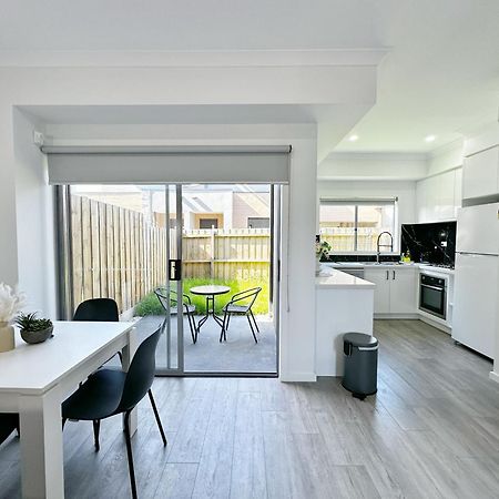 Villa Quiet Cozy Townhouse 6 Mins To Airport And Shoping Mail Melbourne Esterno foto